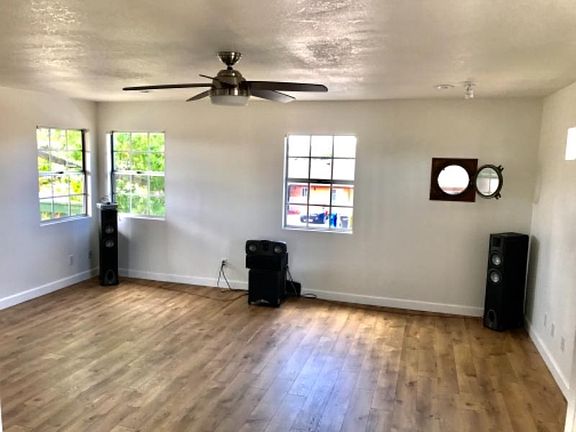 4th image of 983 Hawaii Ave