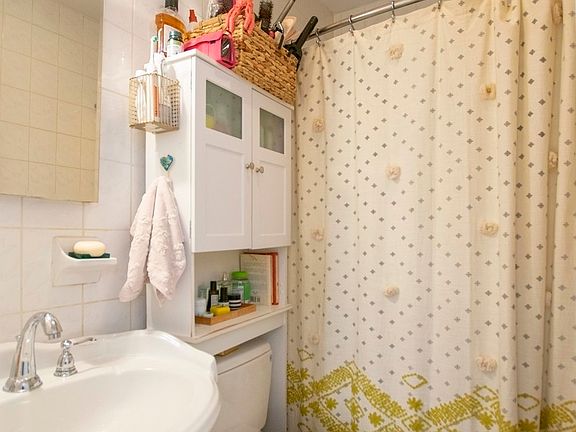 3rd image of 36 Wyckoff St #1