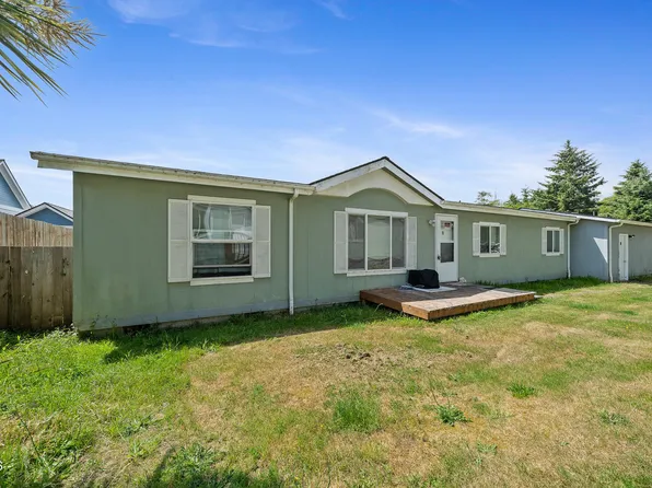 1041 NE 14th Ave, Rockaway Beach, OR 97136