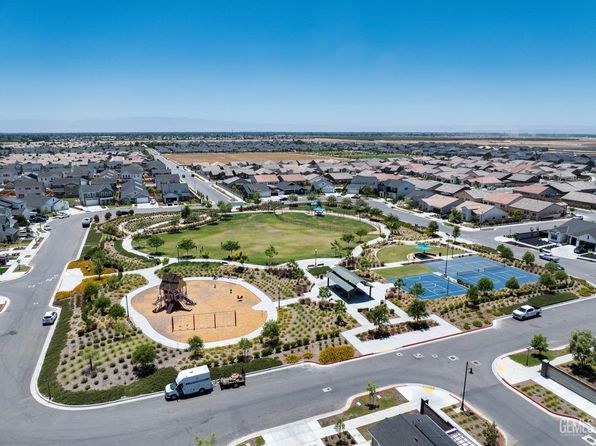 9405 Parkwood Manor Dr, Shafter, CA 93263