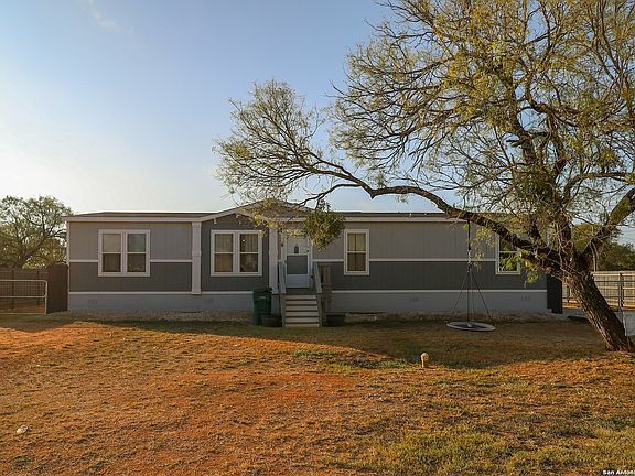 2nd image of 902 Cypress St