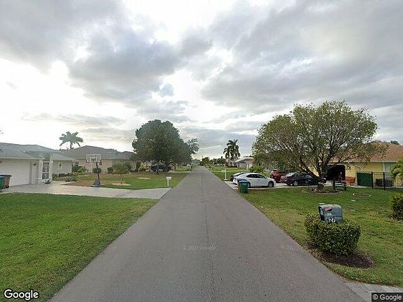 Exterior Neighborhood (street photo)