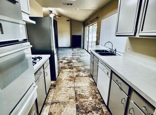 607 Brownstone St, Euless, TX 76039