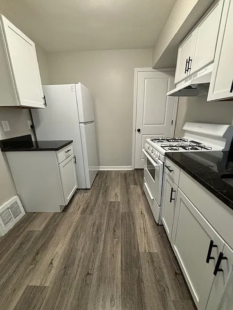 2 bed, 960 sqft, $1,550 — Photo 2
