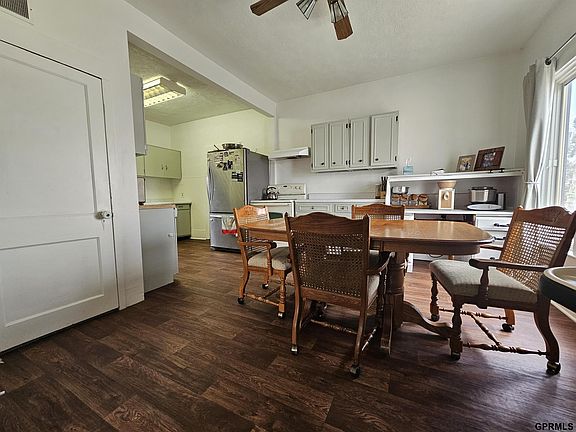 5th image of 311 E Cheyenne St