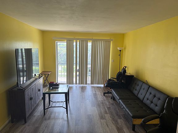 5th image of 460 NW 20th St APT 214