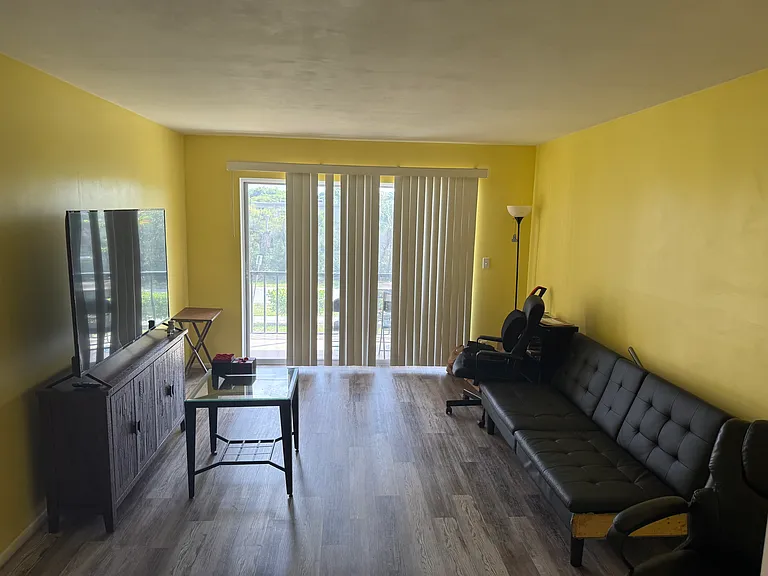 460 NW 20th St #214 — Photo 5