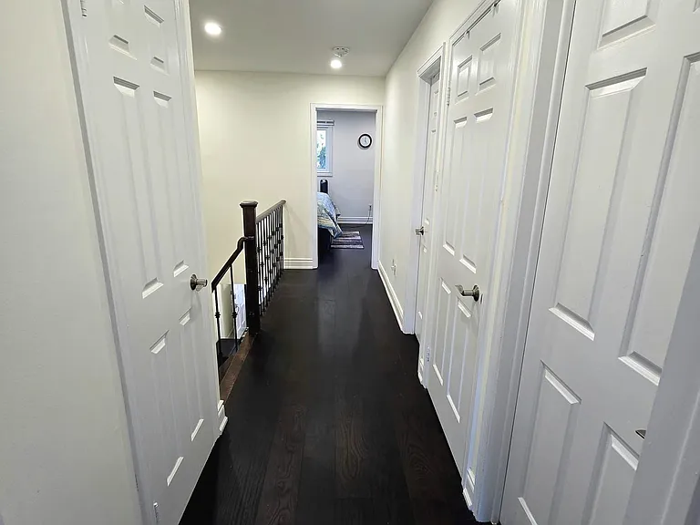 11 Radford Cres #MAIN FLR — Photo 12