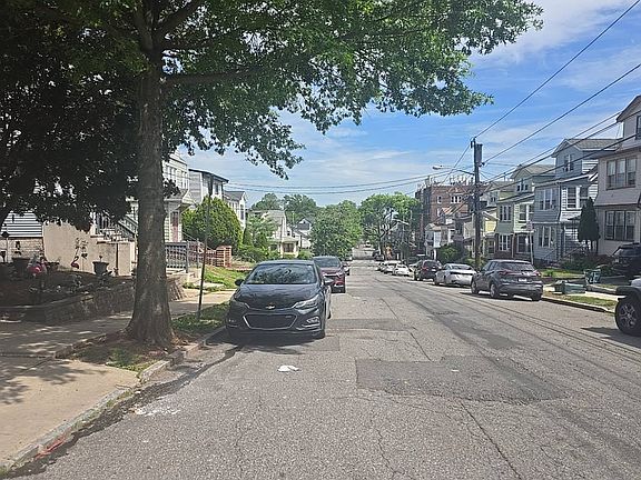 4th image of 191-193 Grumman Ave