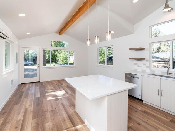 1262 NE Burnside Ave