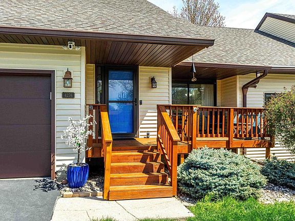 3rd image of 4276 Woodfield Dr #5