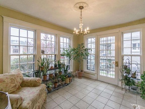 2nd image of 315 Stonewall St #2