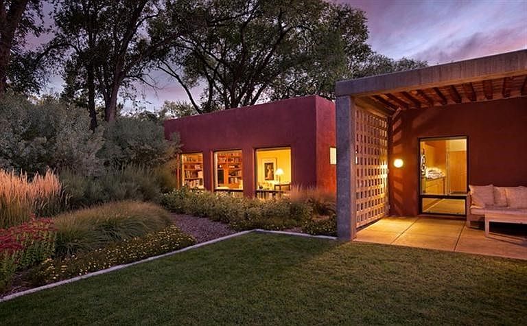 2221 Rio Grande
