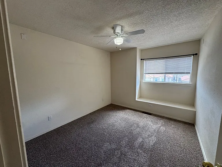 1142 Narcisco St NE — Photo 9