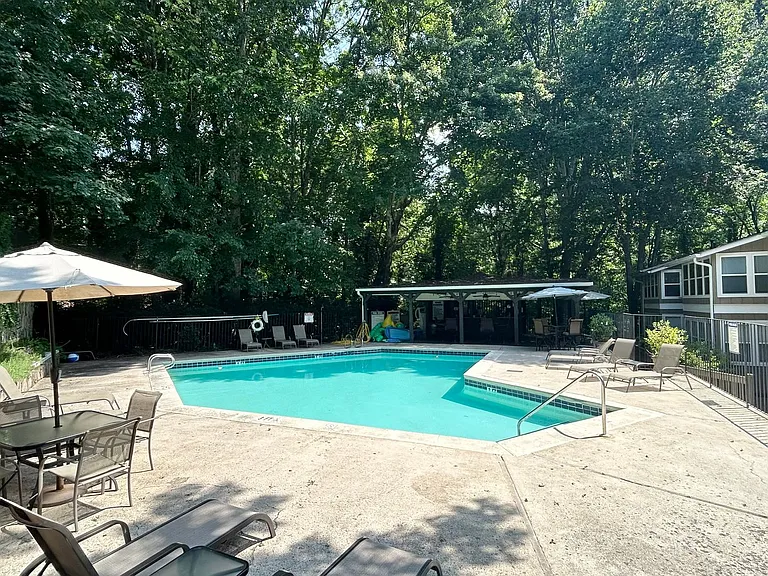 5153 Roswell Rd #2 — Photo 16