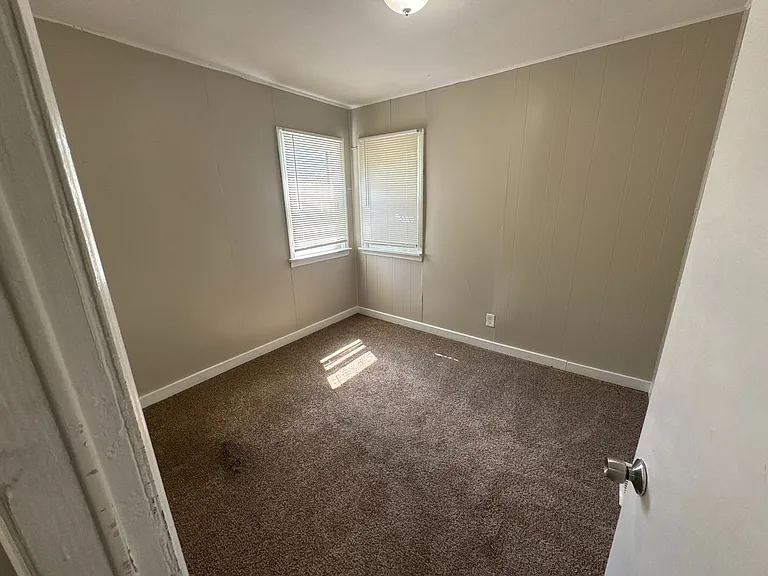 306 Mueller Ave — Photo 5