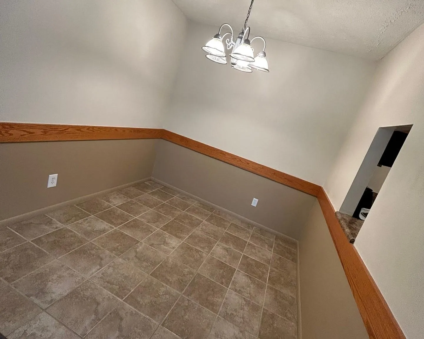 2 bed, 700 sqft, $990 — Photo 3