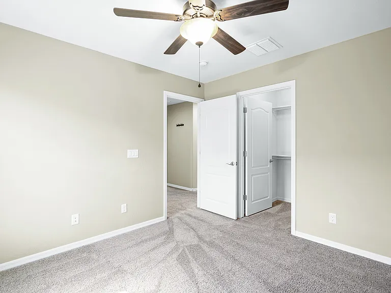 906 E Del Rio St — Photo 36