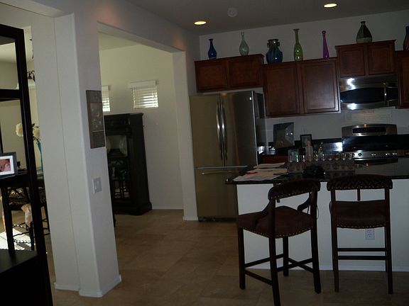 Kitchen w/ Brakfast Bar