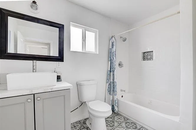 2 bed, 800 sqft, $3,300 — Photo 2