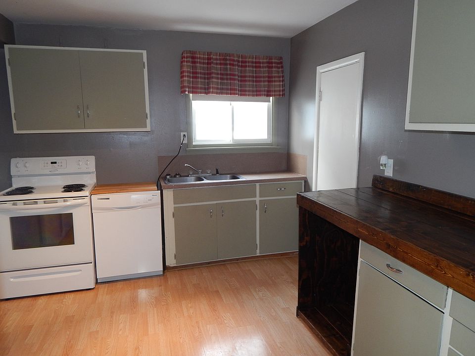 2nd image of 718 Sinclair St
