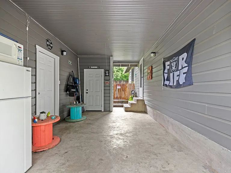 70 Sue Ann Dr — Photo 6