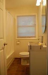 3rd image of 47 E Quincy St