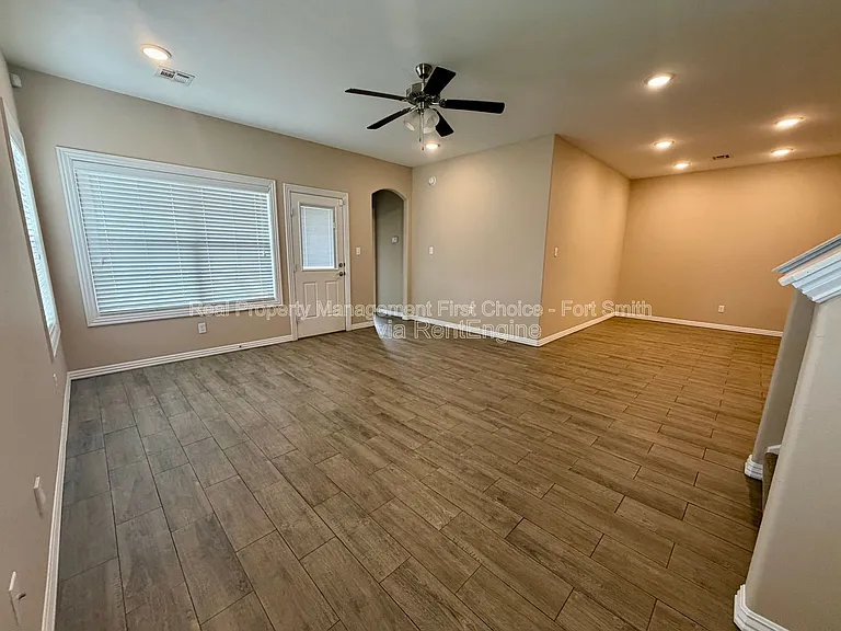 6605 Leightyn Ln — Photo 2