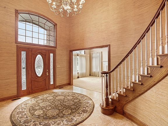 3rd image of 2565 Fairford Ln