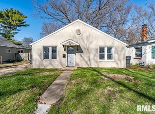 1317 S 10th St, Pekin, IL