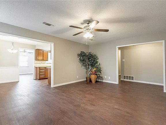 4th image of 3105 S Carolina Dr