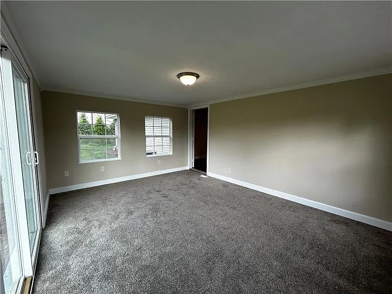 4 bed, $2,500 — Photo 4