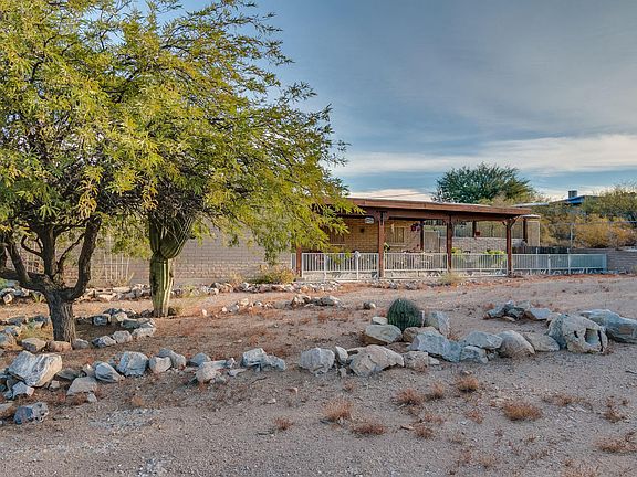 3rd image of 4920 N Camino De La Codorniz