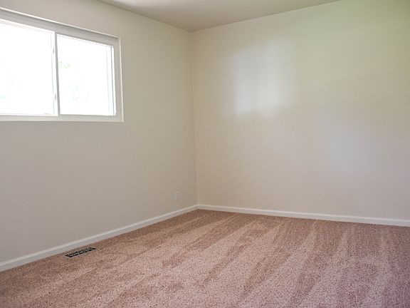 5th image of 735 Peace Haven Dr