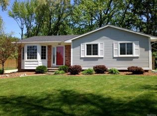 541 Curzon Rd, Rochester Hills, MI 48307