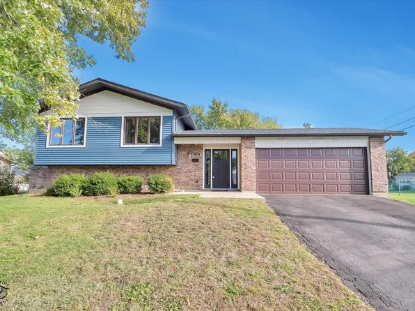 7829 Valley View Ln, Woodridge, IL 60517