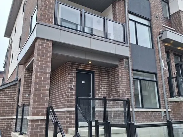 1695 Dersan St #1303, Pickering, ON L1X 0S9