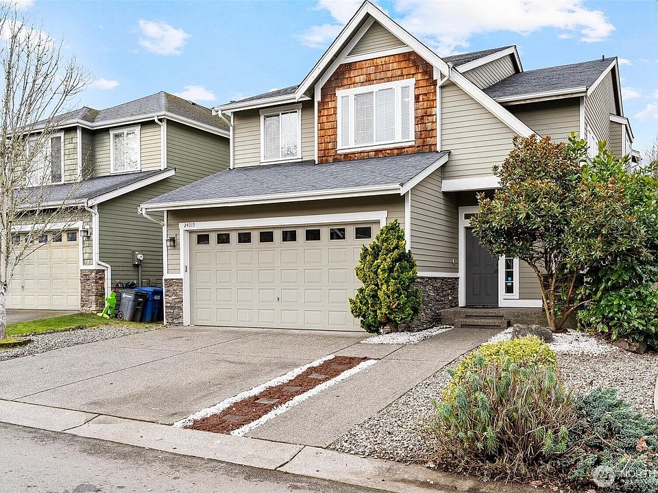 Beautiful Northwest contemporary home in Maple Valley featuring a two-car garage, modern exterior finishes, and prime location in the sought-after Tahoma School District.>