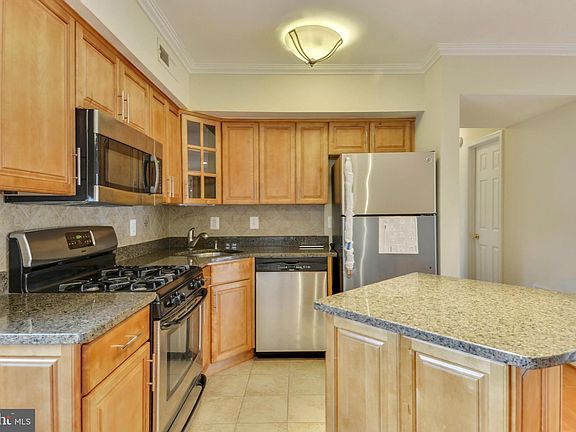 2nd image of 146 Monroe St #101