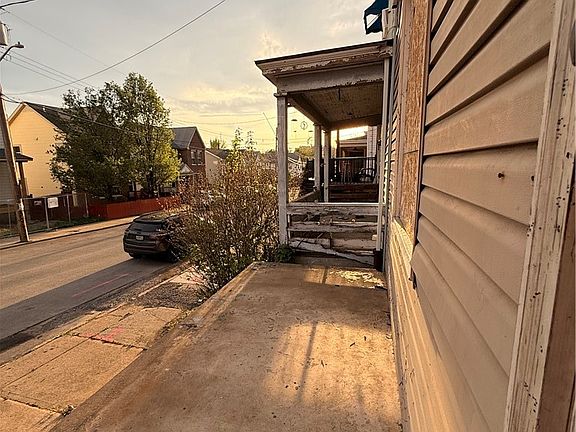 4th image of 5001 Broad St