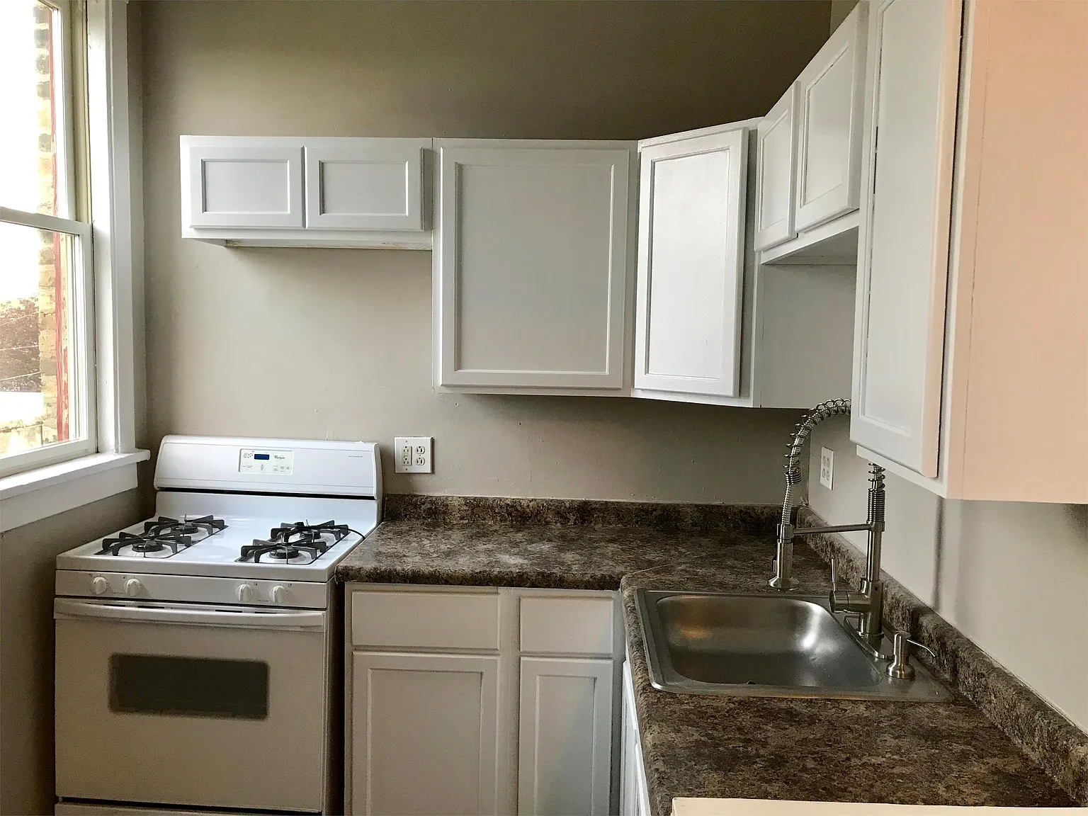 2 bed, 750 sqft, $1,595 — Photo 2