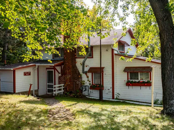 N3012 Hicks Ln, Waupaca, WI 54981