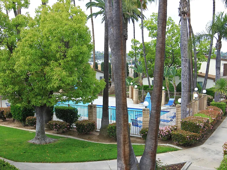 The Majestic Apartments — Photo 11