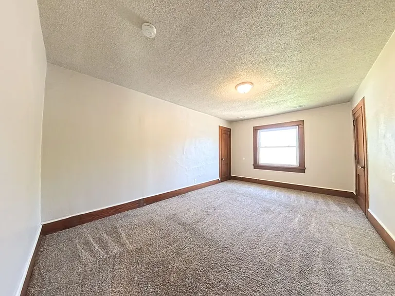 3303 University Ave — Photo 17