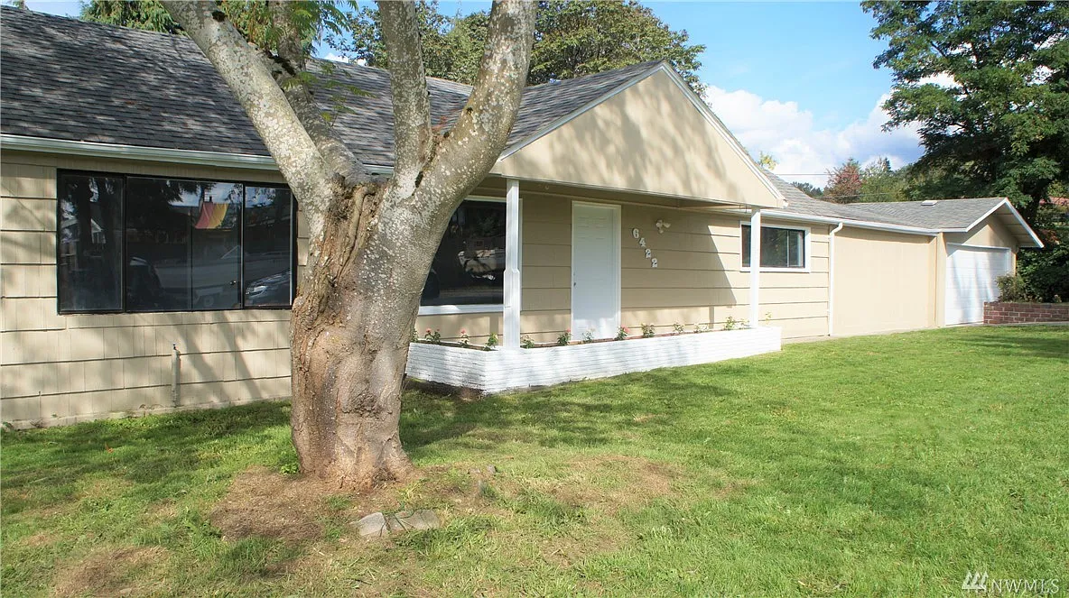 6422 S 131st St photo 1