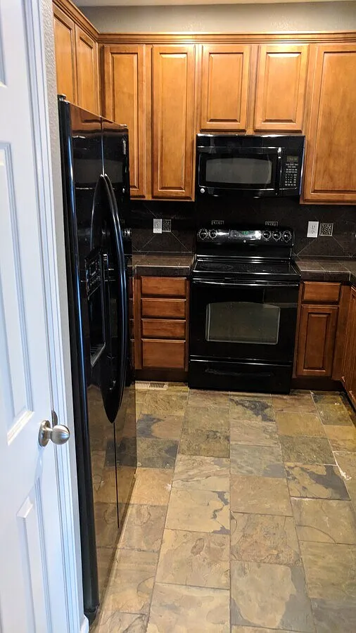 3 bed, 2.5 bath, 1590 sqft, $2,550 — Photo 3