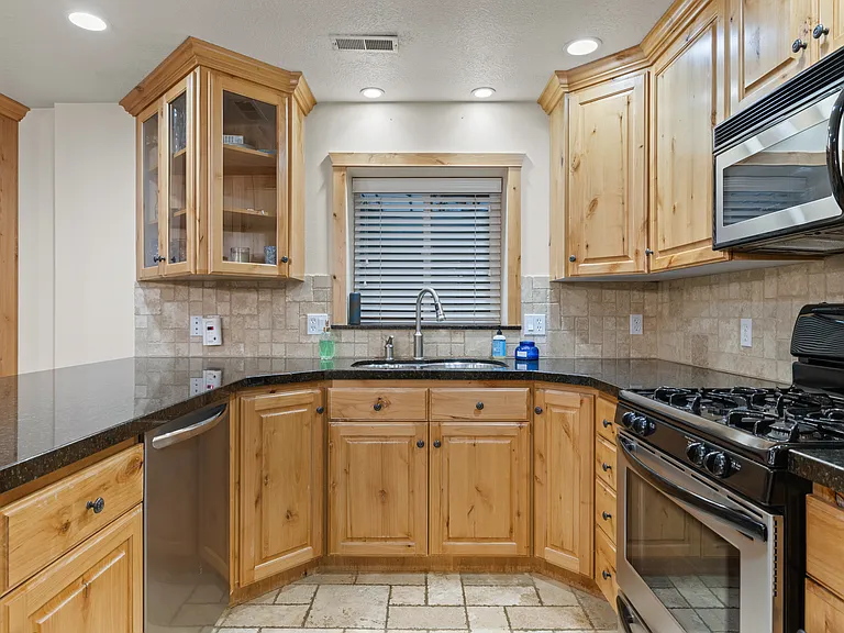 1757 N 710 E — Photo 14