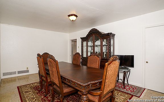 4th image of 307 Fargo Ave