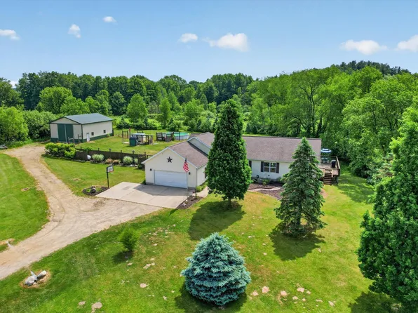 2869 Ridgecrest Dr, Saranac, MI 48881