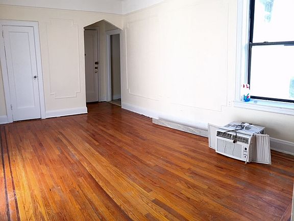 2nd image of 2106 33rd St #9C